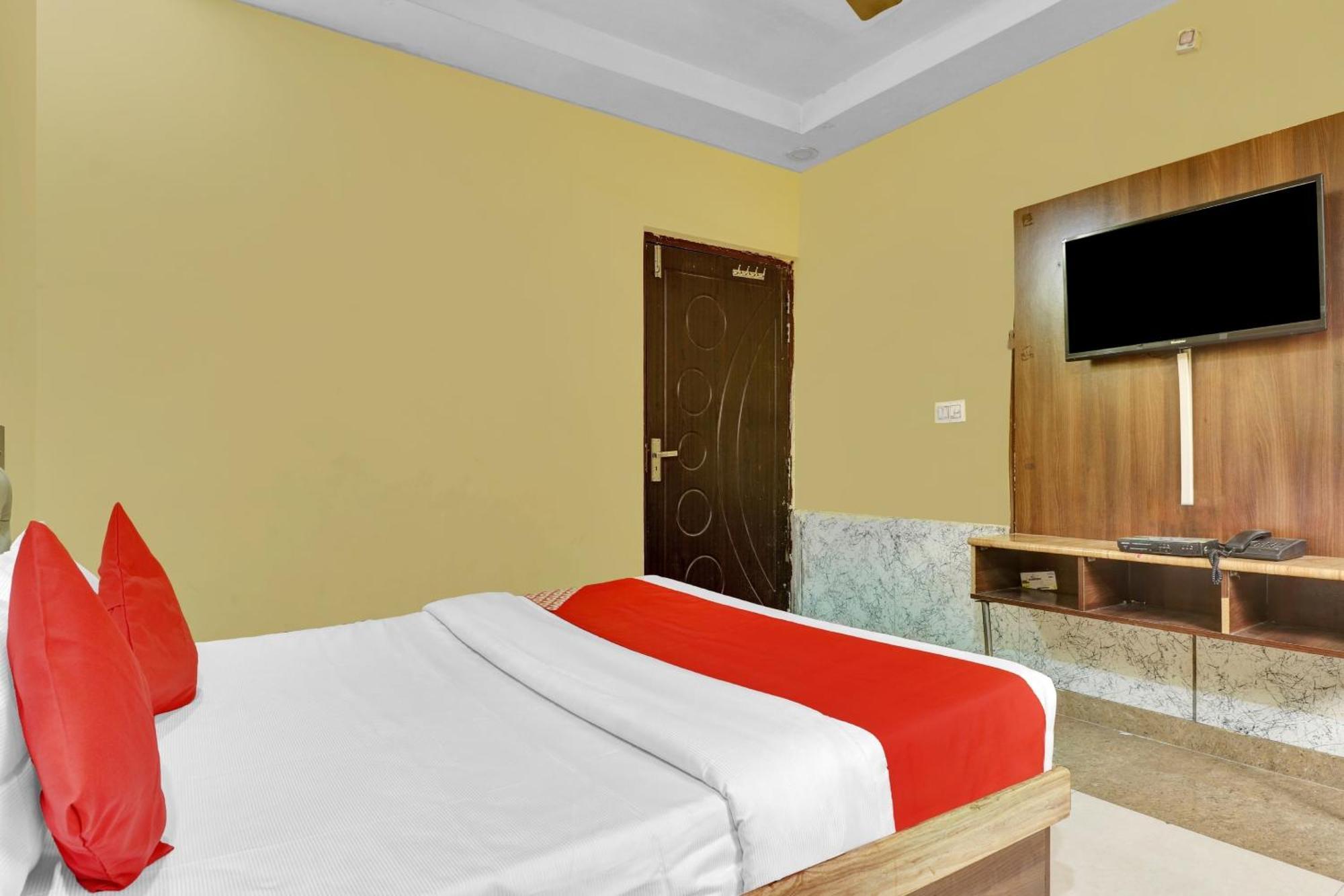 Capital O Royal Inn Near Laskar Gwalior Exterior foto
