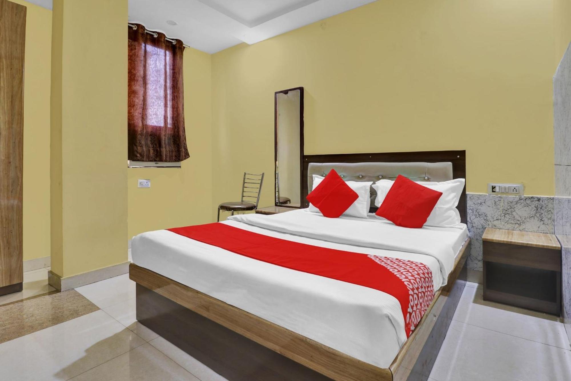 Capital O Royal Inn Near Laskar Gwalior Exterior foto